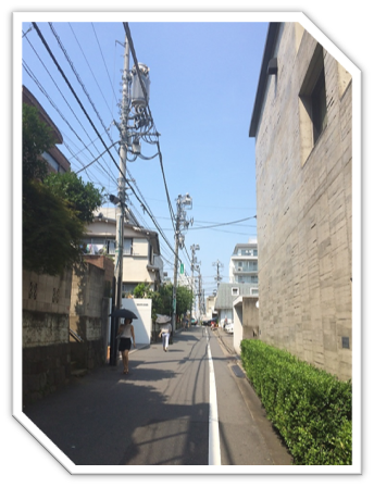 左折後、再びまっすぐ進む